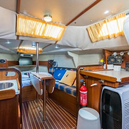 Pequeno Velero En Port Forum Ideal Para Backpackers Sant Adria de Besos Exterior foto