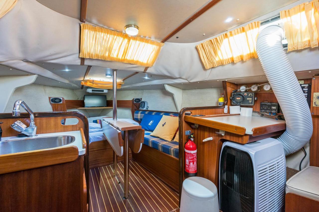 Pequeno Velero En Port Forum Ideal Para Backpackers Sant Adria de Besos Exterior foto