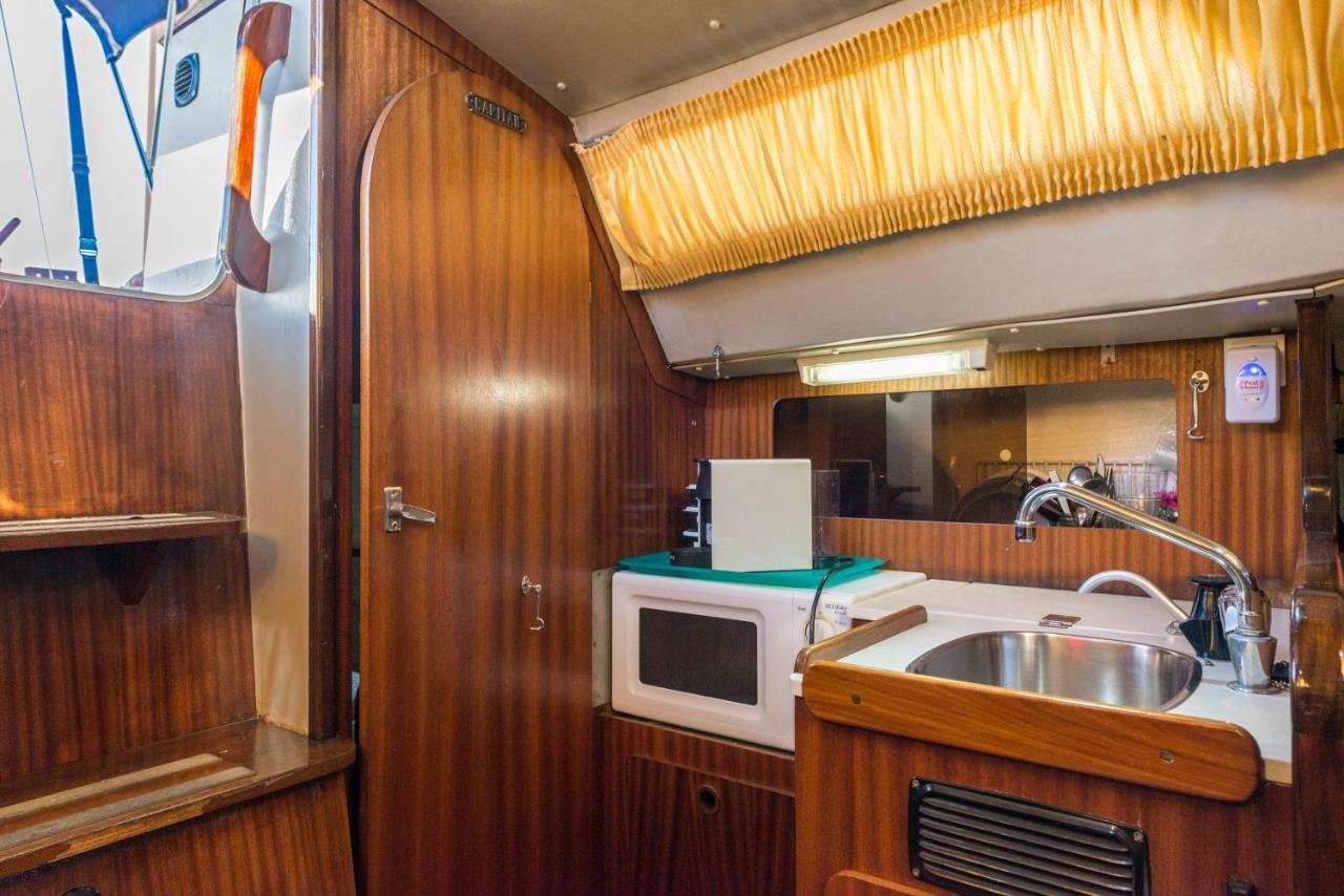 Pequeno Velero En Port Forum Ideal Para Backpackers Sant Adria de Besos Exterior foto
