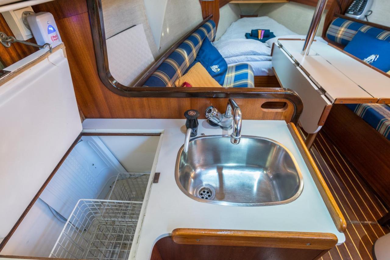 Pequeno Velero En Port Forum Ideal Para Backpackers Sant Adria de Besos Exterior foto